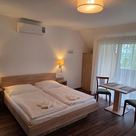 Adam Apartmanhaz Шиофок Экстерьер фото
