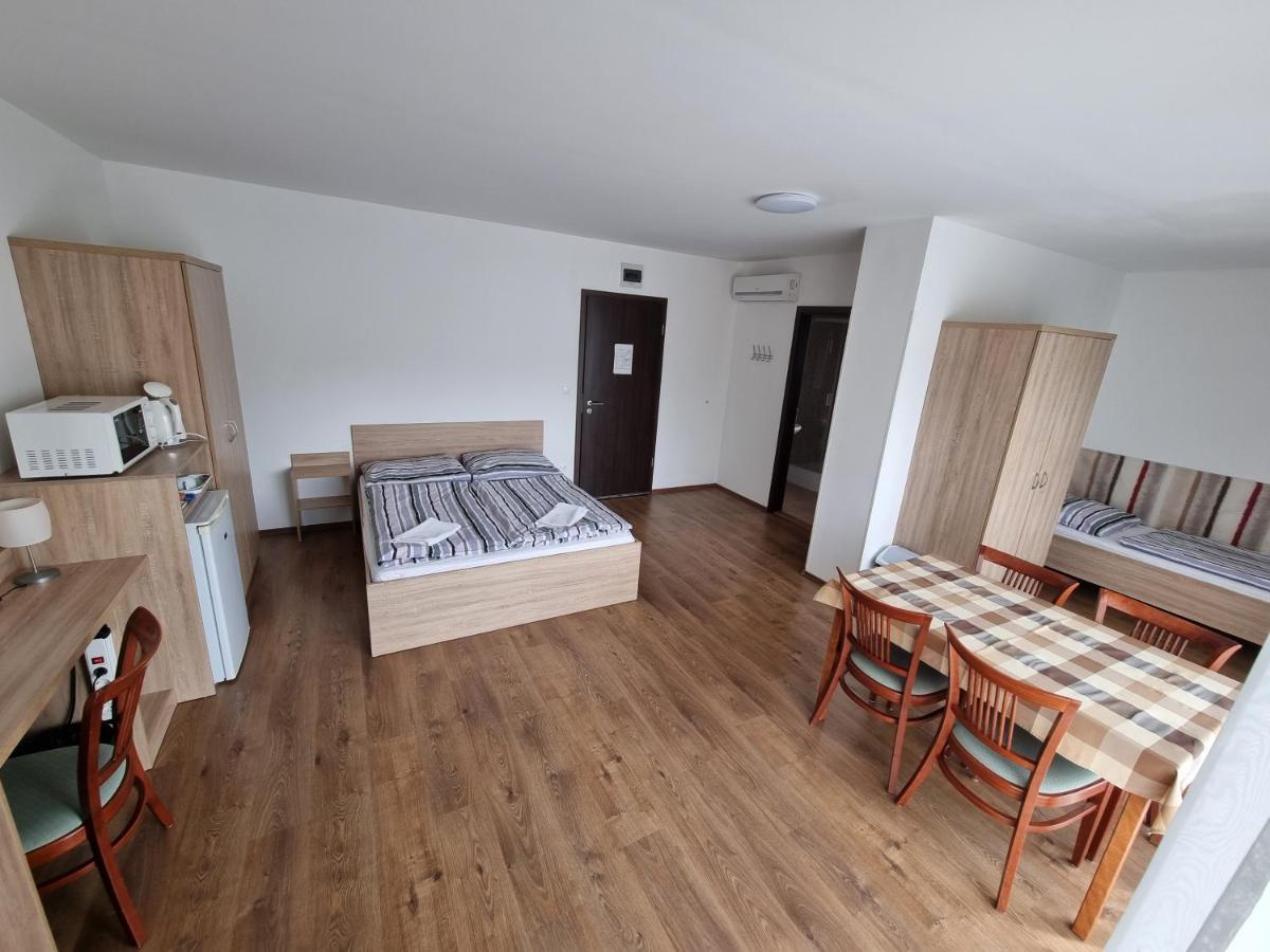 Adam Apartmanhaz Шиофок Экстерьер фото