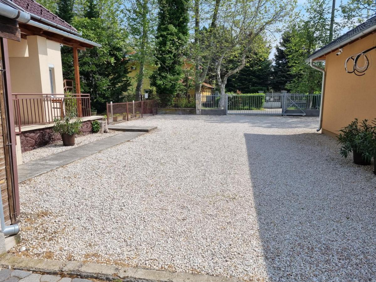 Adam Apartmanhaz Шиофок Экстерьер фото