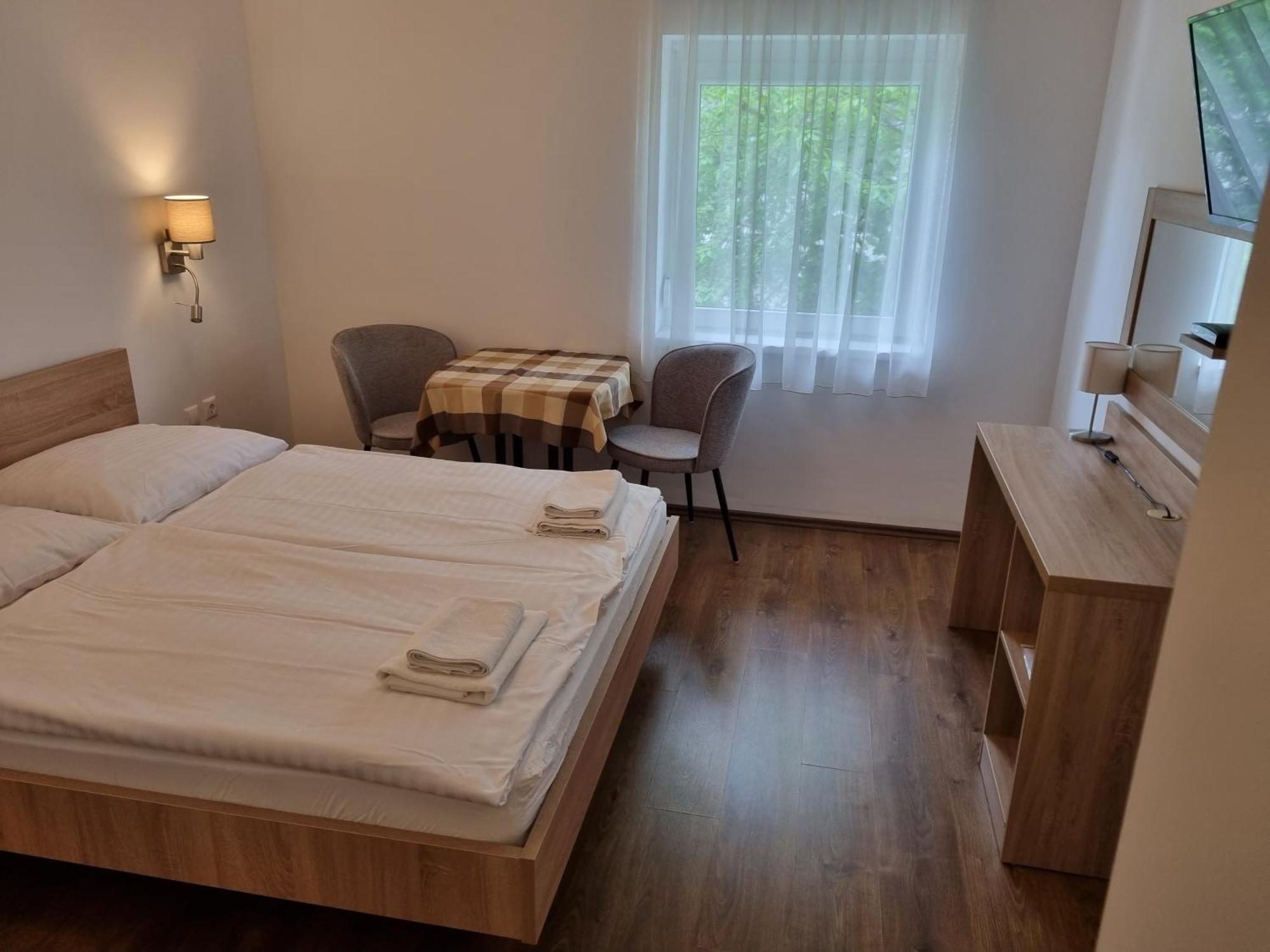 Adam Apartmanhaz Шиофок Номер фото