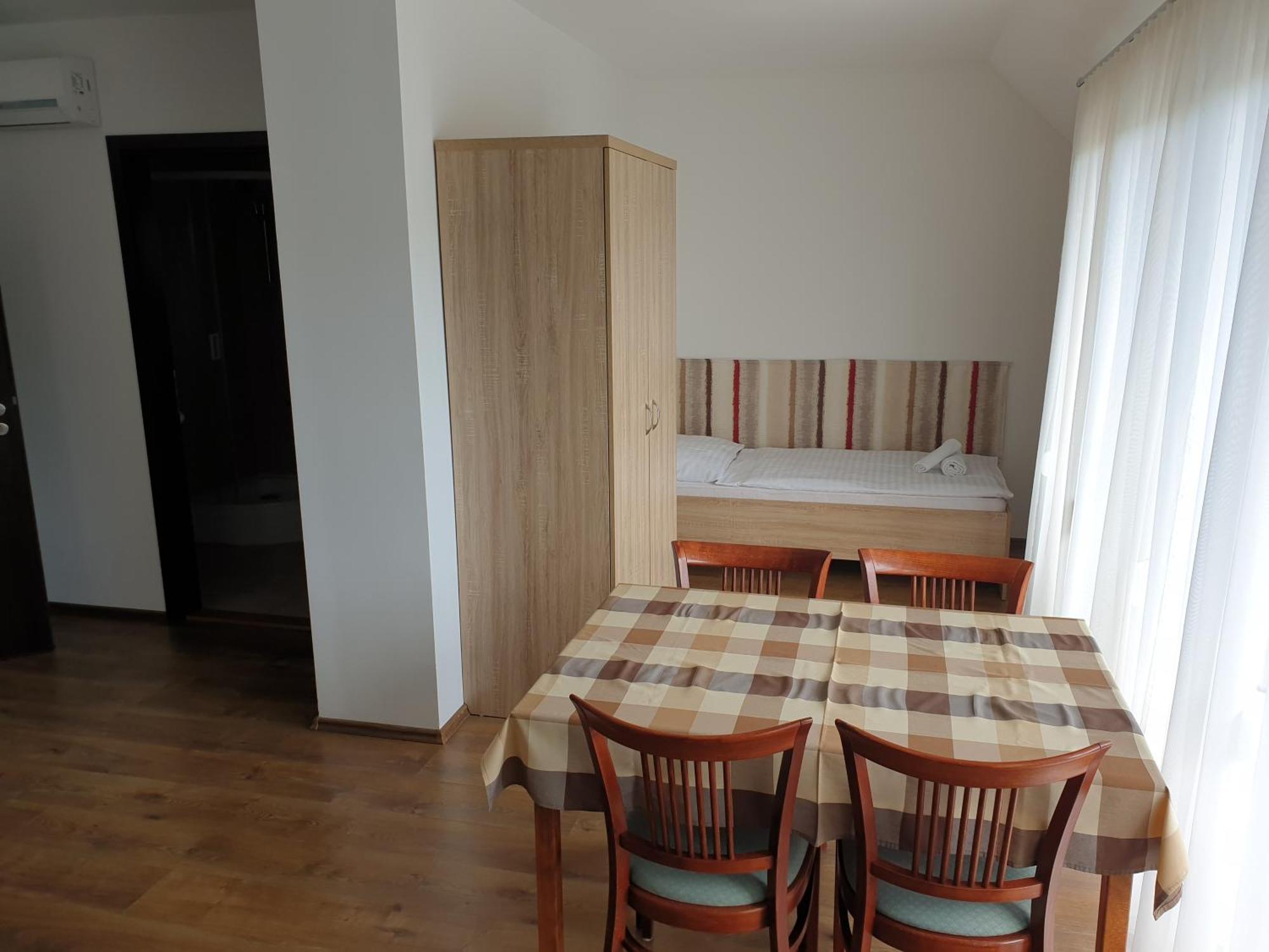 Adam Apartmanhaz Шиофок Номер фото