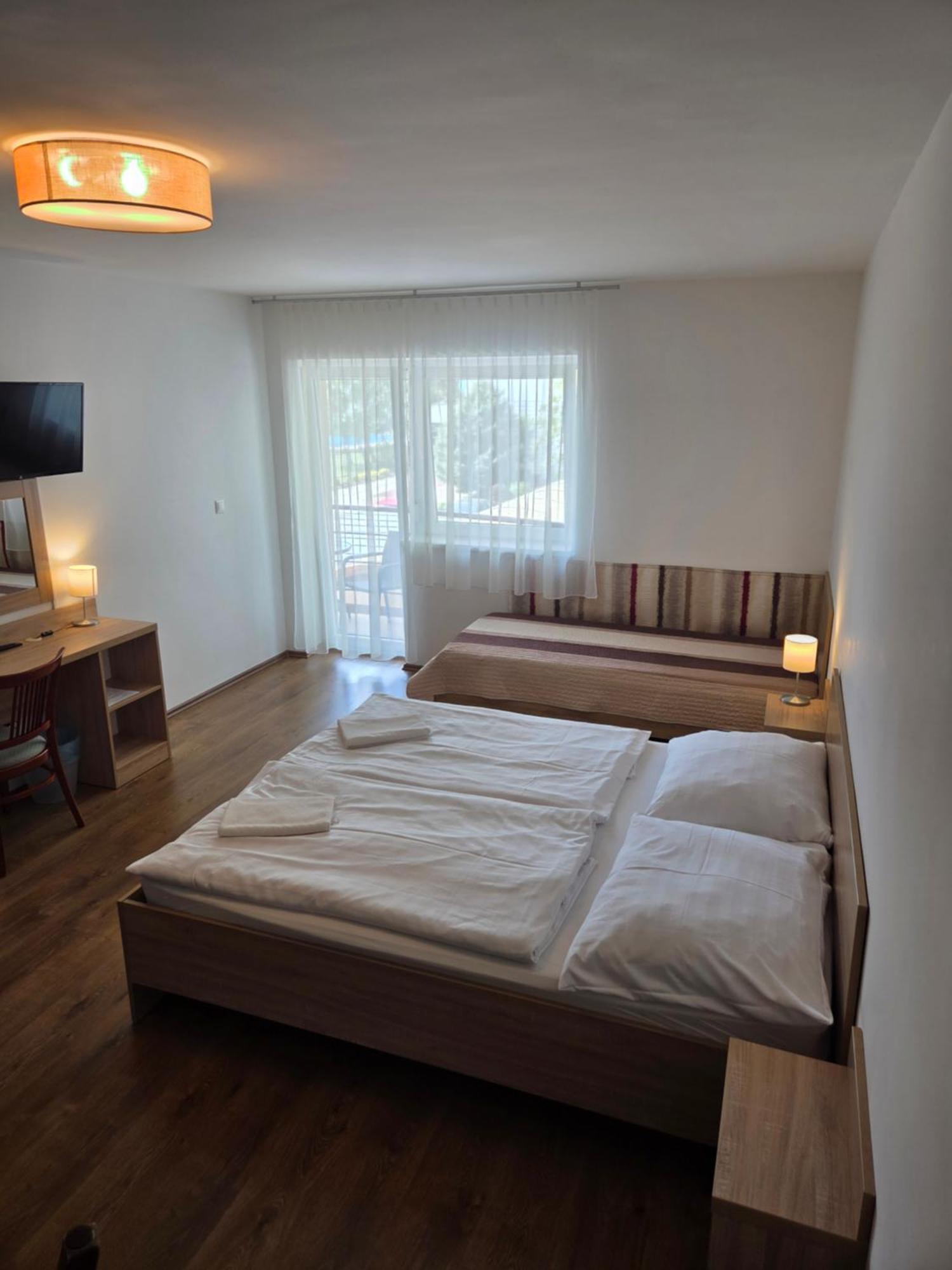 Adam Apartmanhaz Шиофок Экстерьер фото