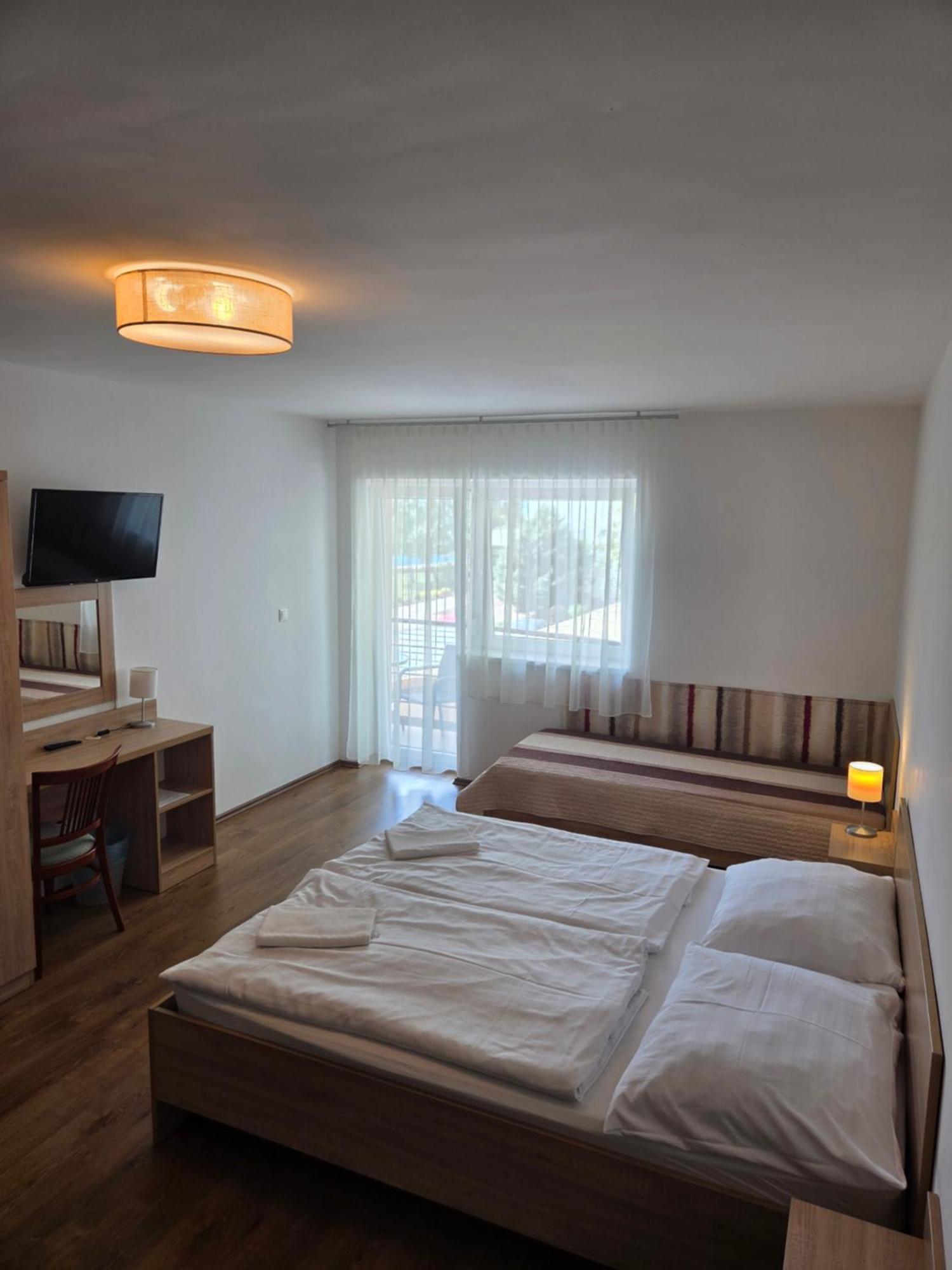 Adam Apartmanhaz Шиофок Экстерьер фото